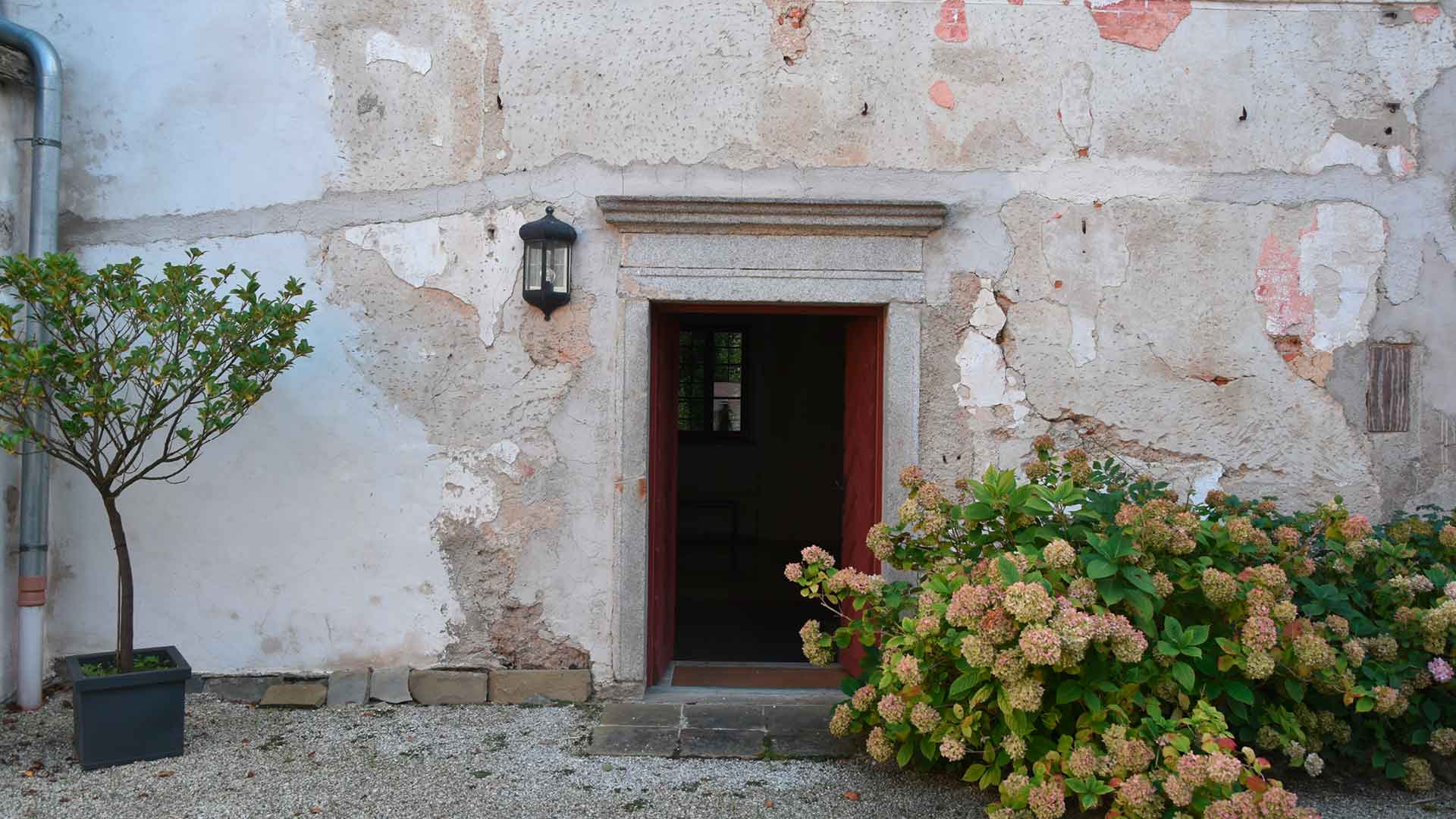 art retreat und Malkurse im Schloss Salaberg, Eingang zum Malsaal